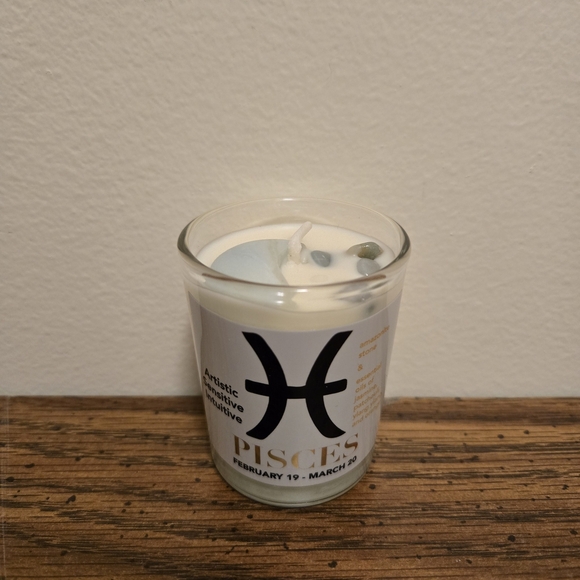 Pisces Zodiac Candle - Picture 2 of 2